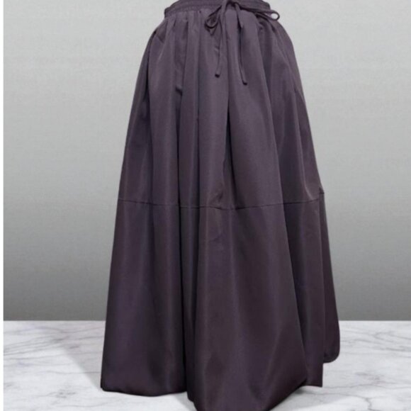 Women's Skirt with a Volume Silhouette and Pockets Size: L - Picture 5 of 7